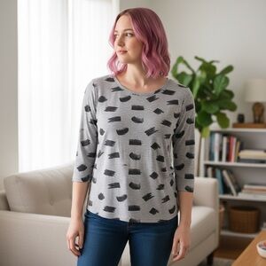 H&M Gray and Black Patterned Top large viscose blend paint stokes 3/4 sleeve